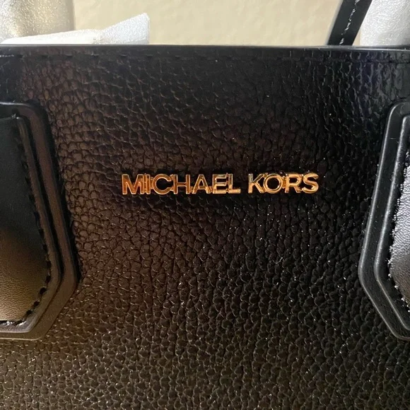 Michael Kors medium Mercer purse in black - Picture 2 of 7